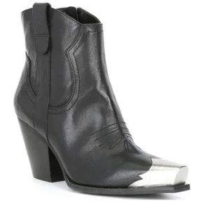 On Tour Western Cowboy Metal Toe Booties. Boho vibes.